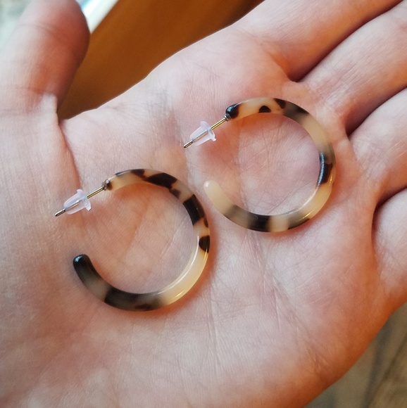 NWOT Tortoise Shell Leopard Hoop Earrings - Picture 6 of 9